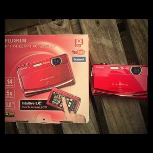 Never been used Fujifilm Finepix Z90 camera