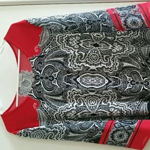 Pretty blouse great with leggings