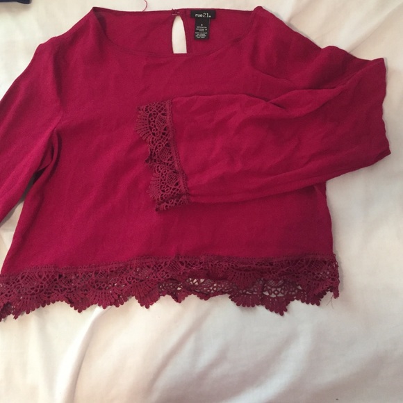 Maroon wide opened long sleeves