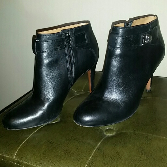 Authentic Coach Black Leather Ankle Booties Sz 7.5 - Picture 2 of 4