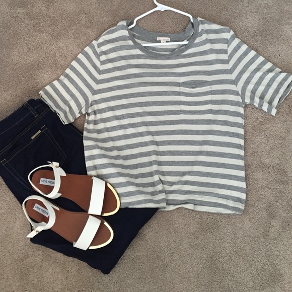 GAP sz M gray and white stripe tee