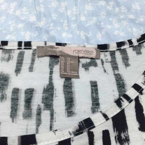 SOLD! ♣️Forever 21 Long Sleeve - Picture 3 of 3