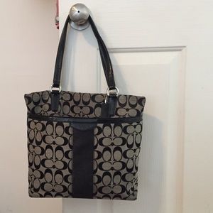 Incredibly adorable authentic Coach bag 9.5Hx12L