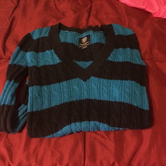 AE long sleeve sweater