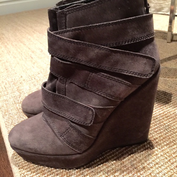 Stuart Weitzman Booties- excellent condition
