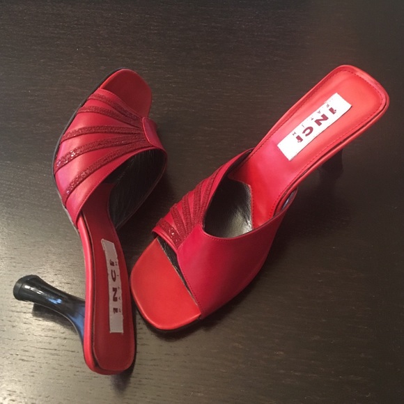 Red beautiful Sandals. - Picture 2 of 4