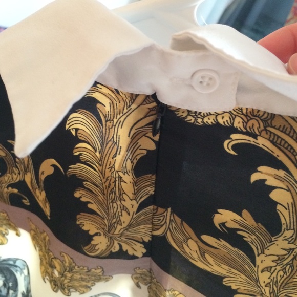 🚫 SOLD 🚫Versace inspired top - Picture 4 of 4