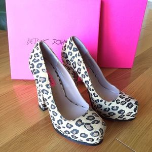 Betsey Johnson Sonya leopard pumps