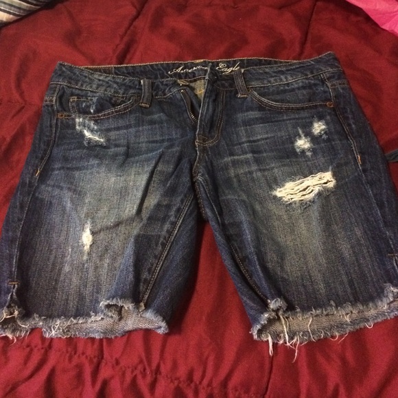 AE Jean Bermudas