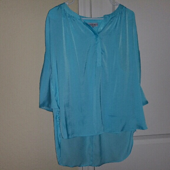 Jennifer Lopez pretty blue blouse