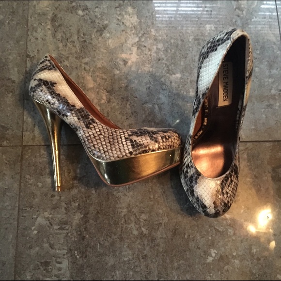 New Steve Madden Platform Heels - Picture 2 of 3