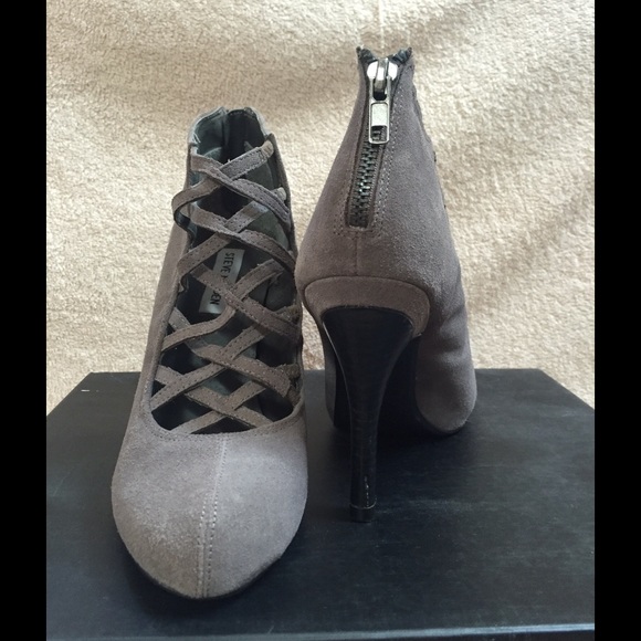 🎉🎉HOSTESS PICK🎉🎉 Steve Madden grey suede heels