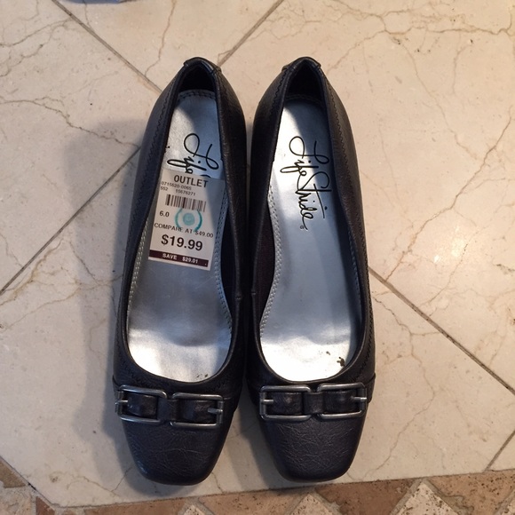 Comfort fit heels. Sz 6. Brand new