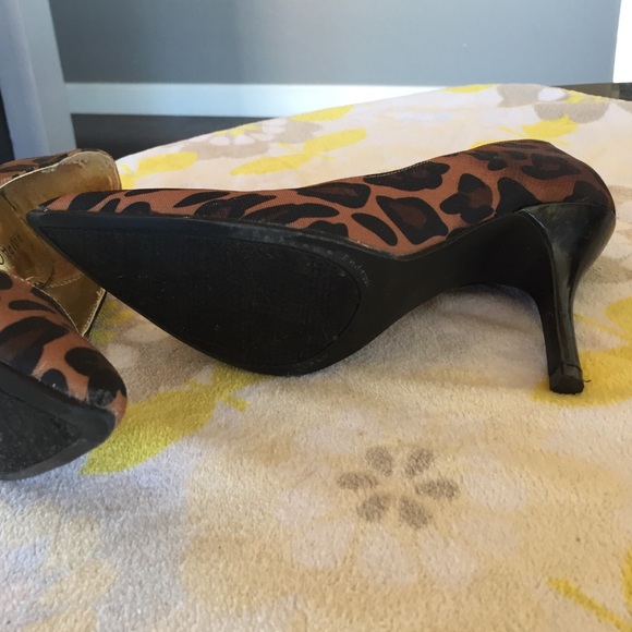 Pumps - Picture 2 of 4