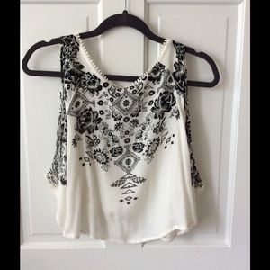 Print shoulder cut-out blouse