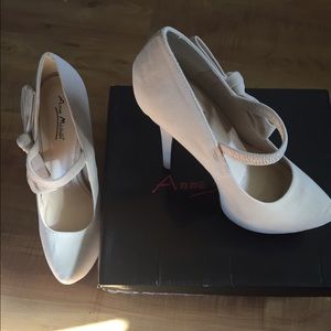 Nude pump