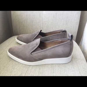 Everlane street shoe in taupe