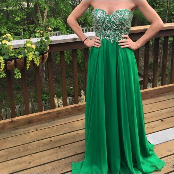 Gorgeous green prom dress. Disney Enchanted brand. - Picture 1 of 3