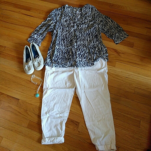 White linen beach crop pants