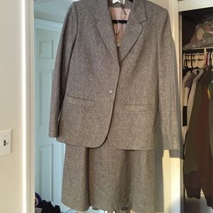 Women's business suit/skirt