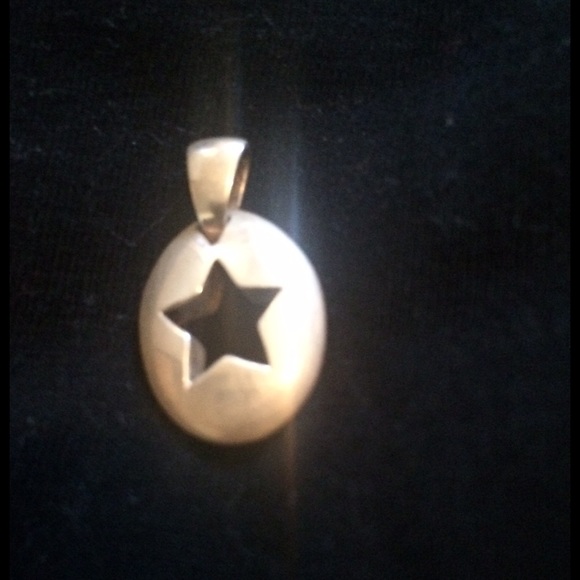 Tiffany&Co star cutout pendant. w/necklace.