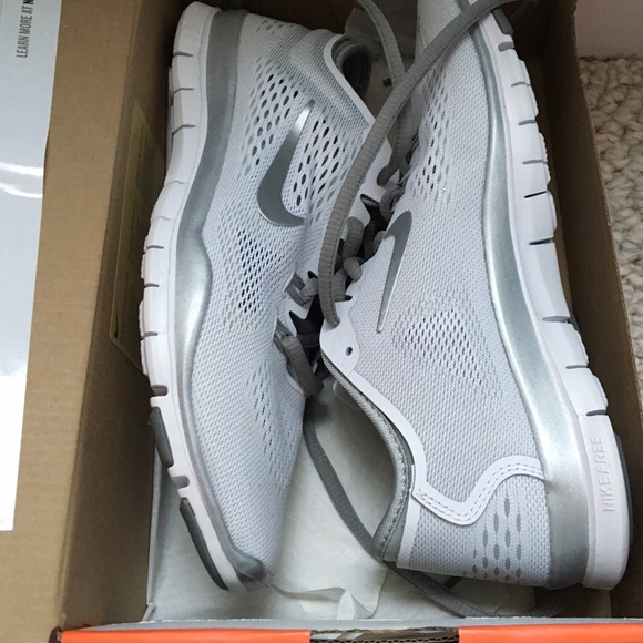 Women's Nike Free Run Sneakers - Size 7.5