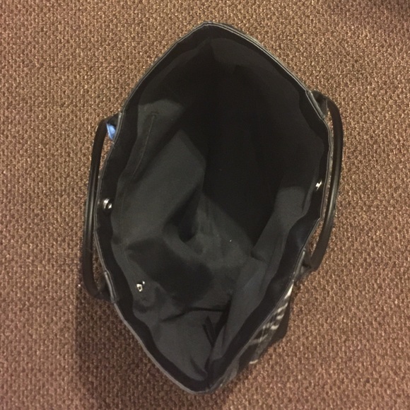 Stylish Carrying Bag! - Picture 2 of 3