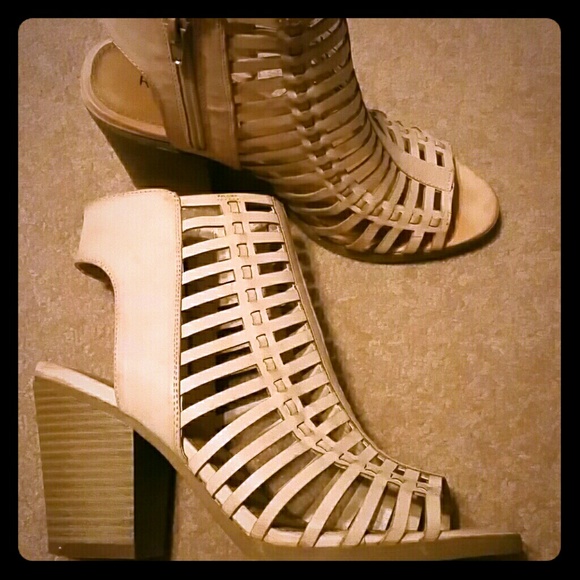 Shoes - Picture 1 of 4