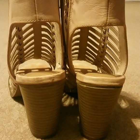 Shoes - Picture 3 of 4