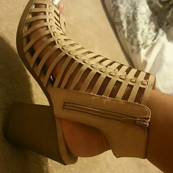 Shoes - Picture 4 of 4