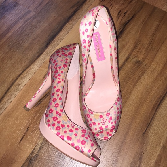 Betsey Johnson Shoes - LAST PRICE DROP! Flower Betsey Johnson heels
