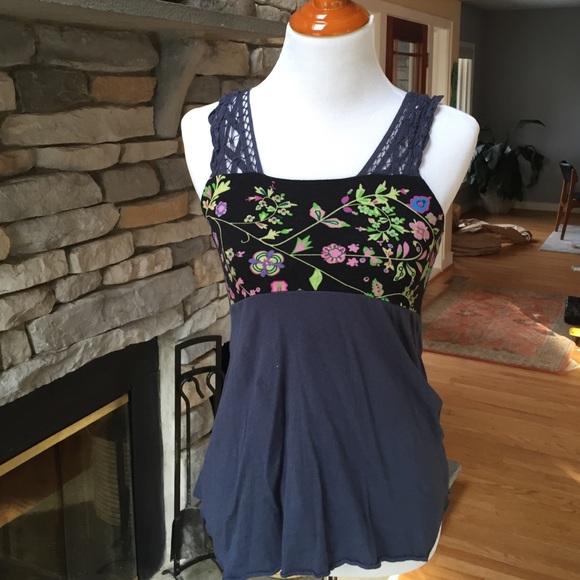 Coline navy and black sleeveless top