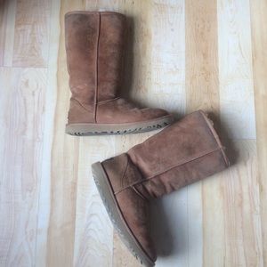 Tan tall uggs