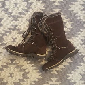 Sketchers lace up boots