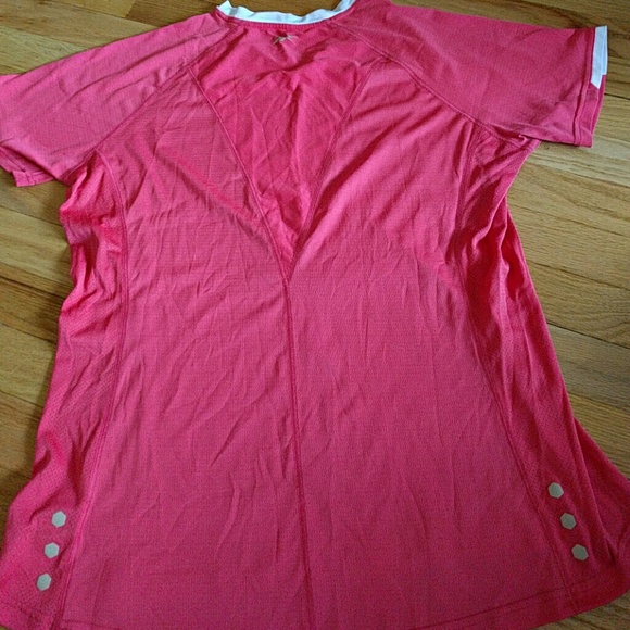Reebok Pink workout top - Picture 2 of 2