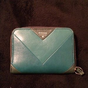 NWOT Chevron green/blue Fossil wallet