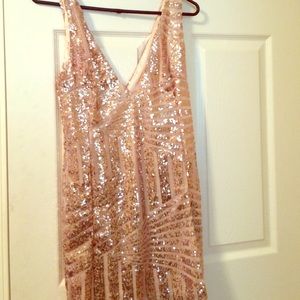 ⚡️Gorgeous gold mini dress⚡️FINAL MARKDOWN!!