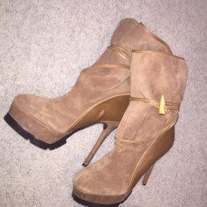 Kookaburra high heel boots!