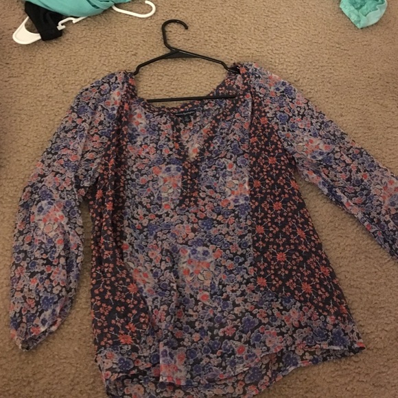 Beautiful sheer American Eagle floral blouse