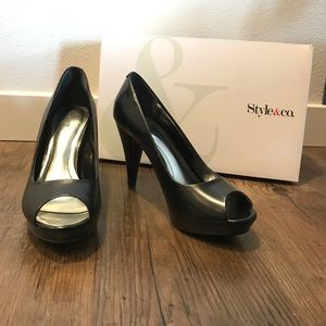 Black peeptoe pumps