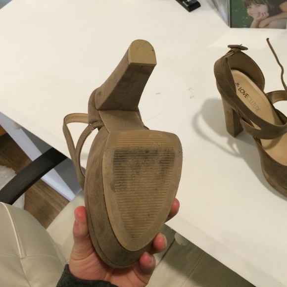 Brown thick heels - Picture 3 of 3