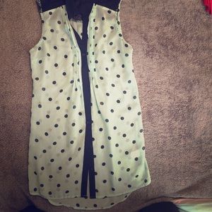 Collared sleeveless top