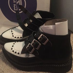 NEW T.U.K. Creeper Boots - black & white punk 5 6