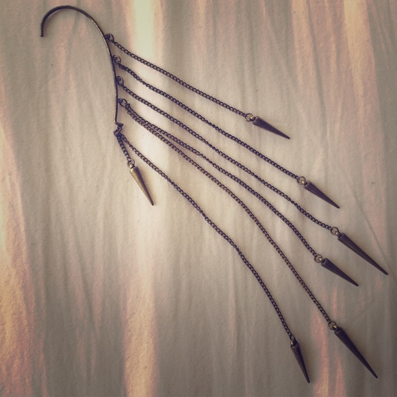 Ear cuff