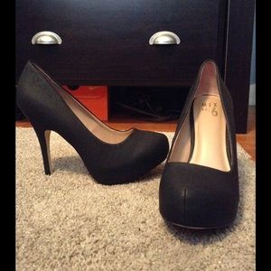 Black Mix No. 6 size 8 pumps
