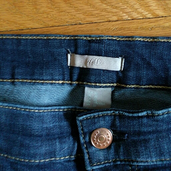 H&M plus size distressed jeans - Picture 2 of 3