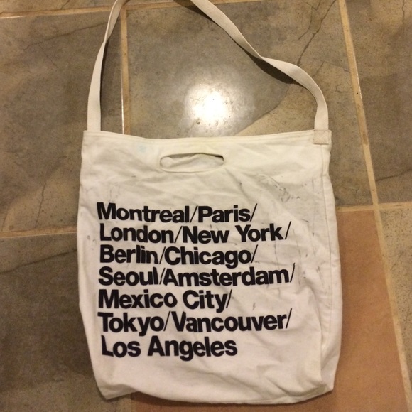 Very cute American apparel cities bag