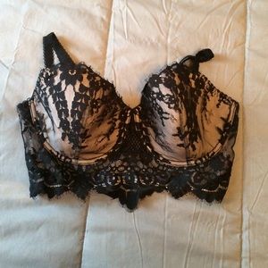 NWOT Victoria's Secret. Never been worn lace bra.