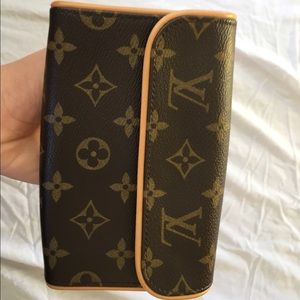 AUTHENTIC Louis Vuitton fanny pack