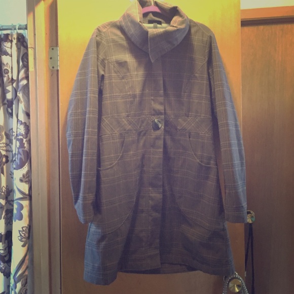 Patagonia wide collar Trench
